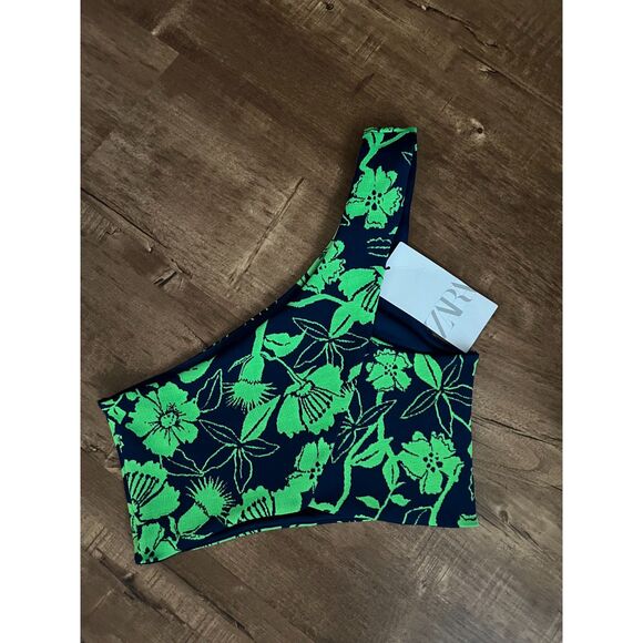 Zara Asymmetrical green top size Medium - Picture 2 of 4